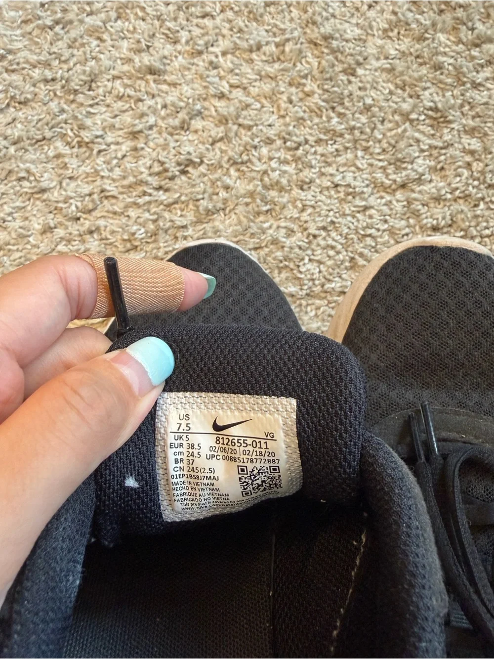 Nike Tanjun Black Mesh Running Shoes with White Soles Women’s 7.5